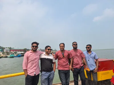 In search of meaningful connections, I made new friends who turned ordinary days into memorable ones. We explored new places, shared great food, and created moments I'll always cherish.